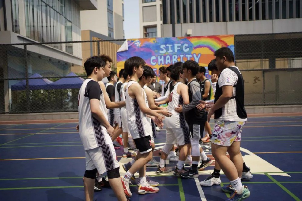 篮球、足球、羽毛球，三场校际友谊赛完美收官！
