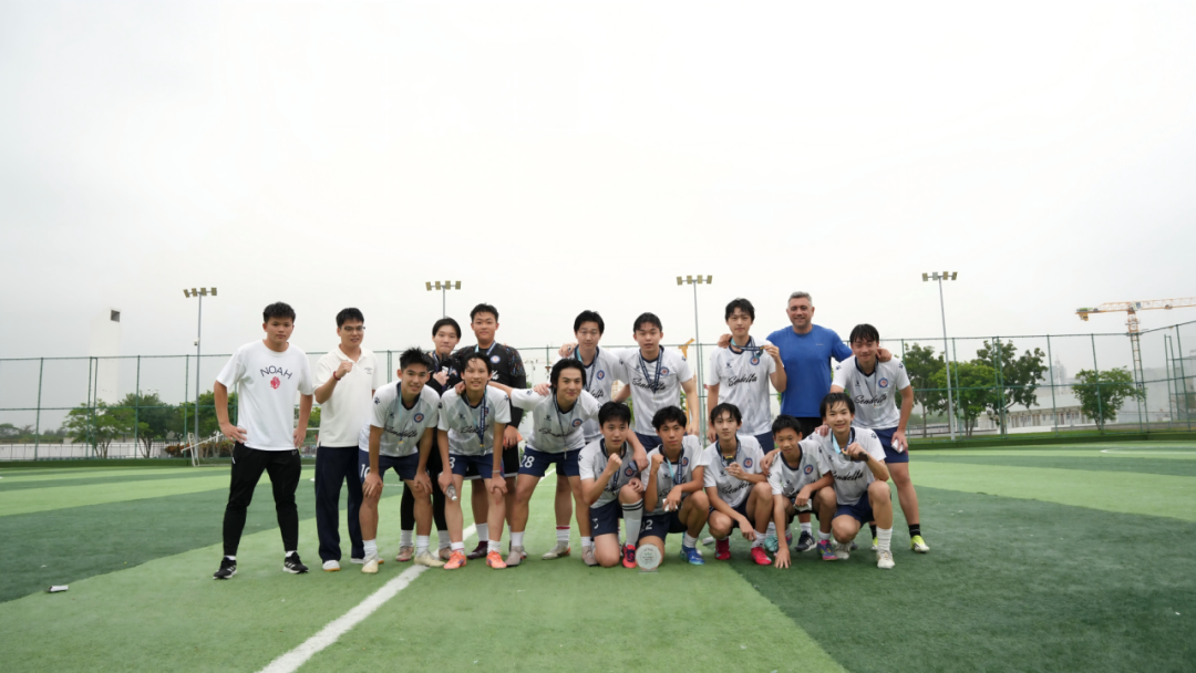 我们是冠军！新哲足球校队6战6胜问鼎2026 ISL深圳国际学校联赛